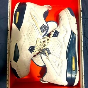 9.5 Navy Blue Jordan 4’s